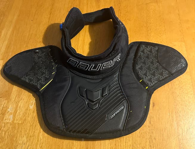 Bauer goalie neck guard senior
