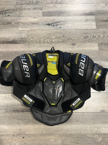 Large Senior Bauer Supreme Mach Shoulder Pads (Used)