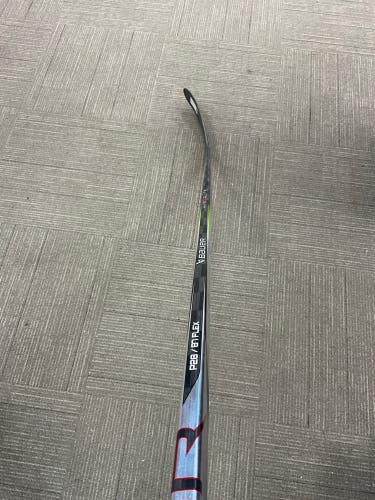 Senior Bauer Vapor Hyperlite 2 Right Handed Hockey Stick P28 87 Flex (New)