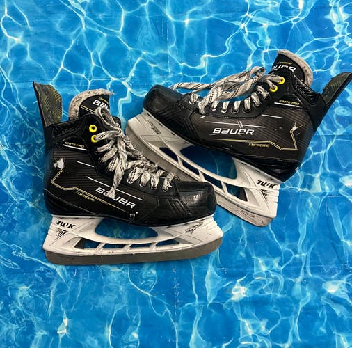 Senior Bauer Supreme Ignite Pro Hockey Skates Extra Wide Width 9.5 (Used)