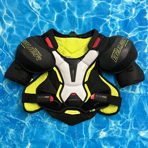 Medium Junior Bauer Vapor Xltx Pro Shoulder Pads (Used)