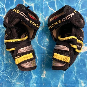 Junior Medium CCM Tacks AS-V Elbow Pads (Used)