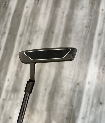 Black Men's Wilson Staff Blade Right Handed Putter 34" (Used)