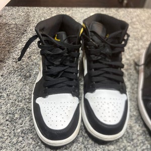 Men's Size M 8.5 (W 9.5) Air Jordan Shoes (Used)