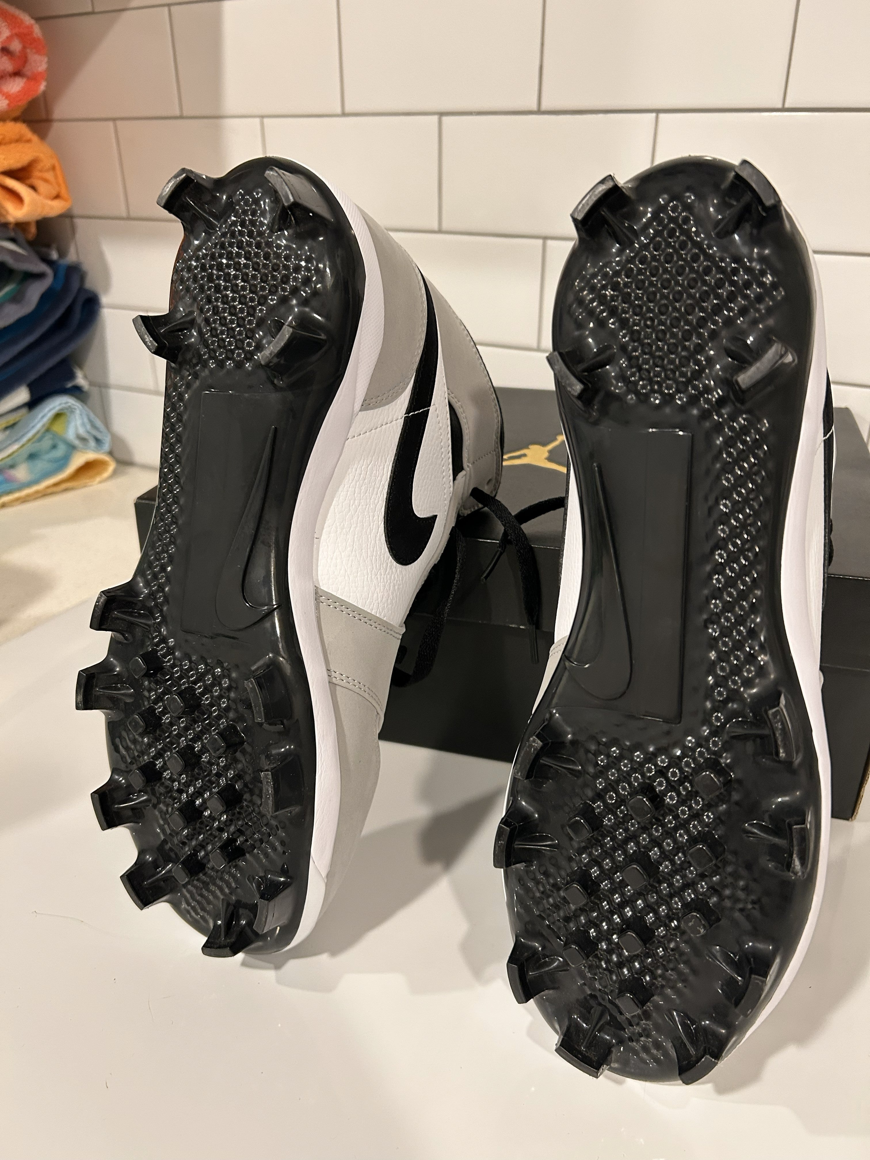 jordan baseball cleats grey