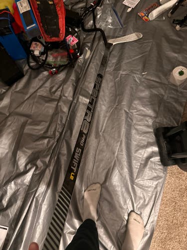 Intermediate Right Handed Hockey Stick P92 65 Flex (New)