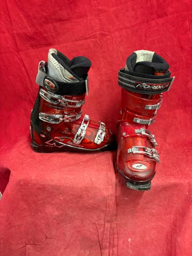 Ski Boots: Mondo 28 & 28.5 Nordica Ski Boots (Used)