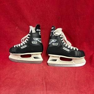 Ski skates: Bauer Hockey Skates Size 2.5 (Used)