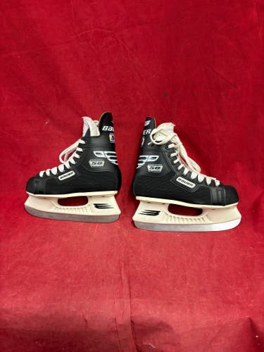 Ski skates: Bauer Hockey Skates Size 2.5 (Used)