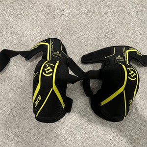 Junior Medium Warrior Alpha DX5 Elbow Pads (Used)