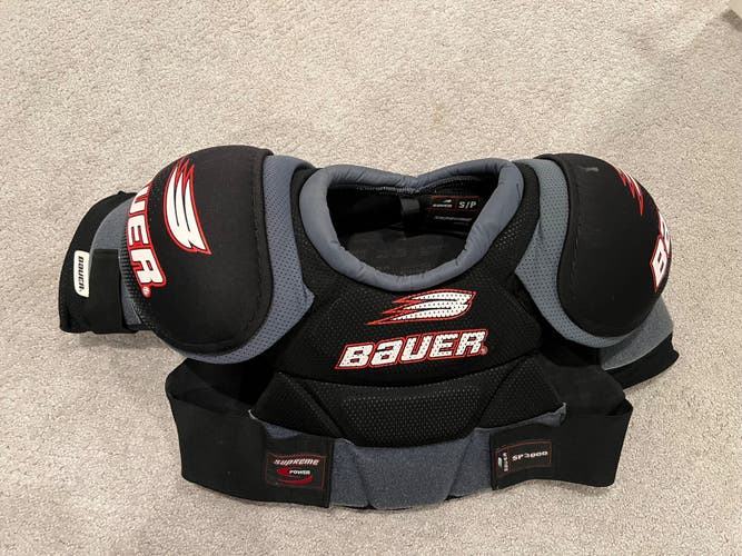 Small Senior Bauer Supreme 3000 Shoulder Pads (Used)