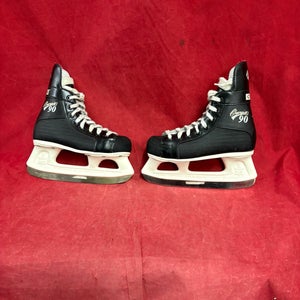 Ice skates: CCM Hockey Skates Size 1 (Used)