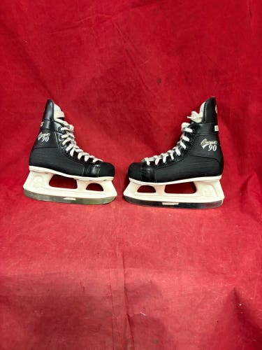 Ice skates: CCM Hockey Skates Size 1 (Used)