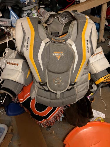Senior Large Vaughn Ventus LT88 Goalie Chest Protector (Used)