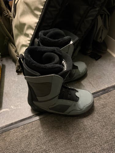 Men's Size M 12.0 (W 13.0) Ride Anthem Snowboard Boots Medium Flex All Mountain (Used)