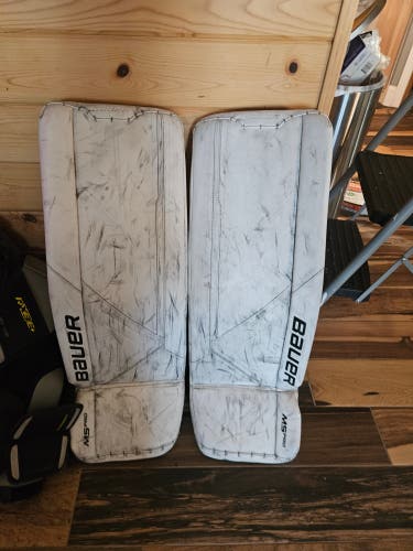 33" Bauer Supreme M5 Pro Goalie Leg Pads (Used)