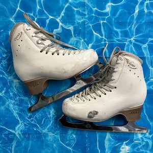 EDEA chorus Figure Skates 3935 with Coronation Ice Blades | 230 B (Used)