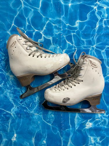 EDEA chorus Figure Skates 3935 with Coronation Ice Blades | 230 B (Used)