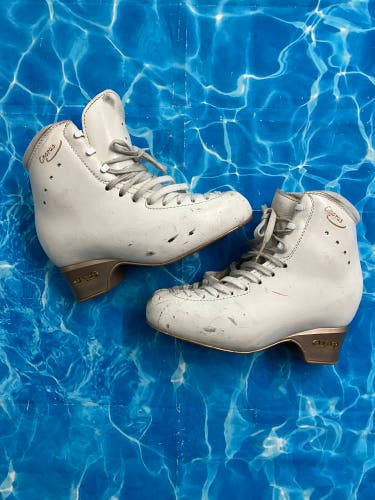 EDEA Chorus Figure Skates 7943 | 230 (Used)