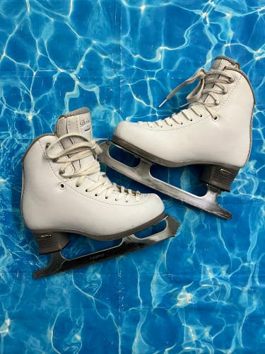 Jackson Ultima Debut Figure Skates Junior 3.5 (Used)