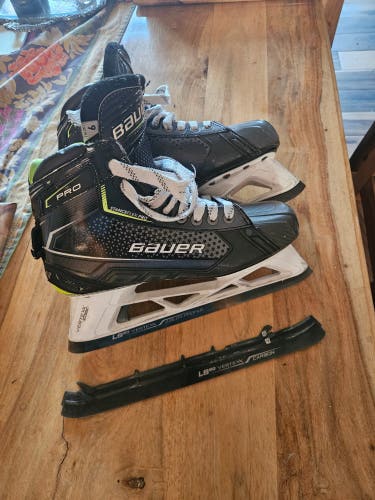 Bauer Pro Hockey Goalie Skates Regular Width 9 (Used)
