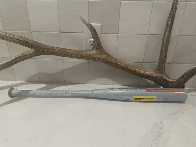 NIW Easton Ghost Unlimited 30/19 (-11) Fastpitch Softball Bat