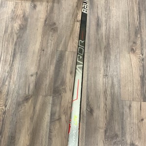 Intermediate Bauer Vapor Hyperlite Left Hand Hockey Stick P92 65 Flex (Used)