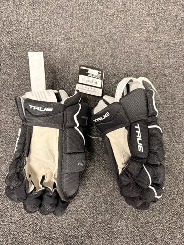 True Catalyst 7X3 Gloves 10" (New)