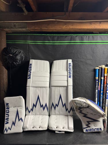 35+2” Vaughn V9 Pro Carbon Regular Goalie Full Set (Used)