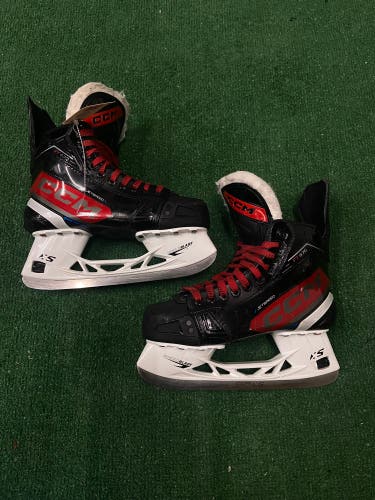 Intermediate CCM JetSpeed FT670 Hockey Skates Regular Width 6 (Used)