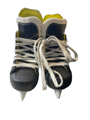 Used CCM SUPER TACKS 9350 Youth Hockey Skate Youth 07.0 11706-S000370237