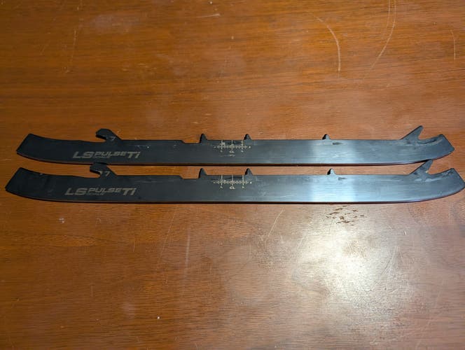 Bauer LS Pulse Ti Goalie size 7 steels (Used)