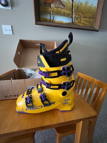Mondo 27 & 27.5 Men's Fischer Ranger HV 130 Walk DYN Ski Boots Stiff Flex (New)