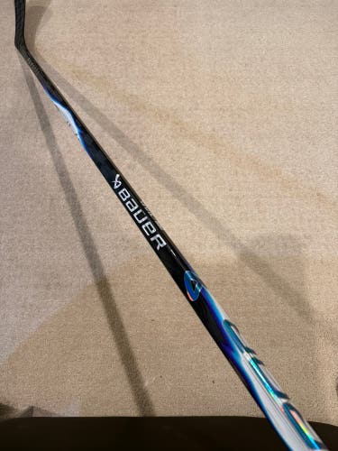 Senior Bauer Vapor FlyLite Right Handed Hockey Stick P28 70 Flex (New)
