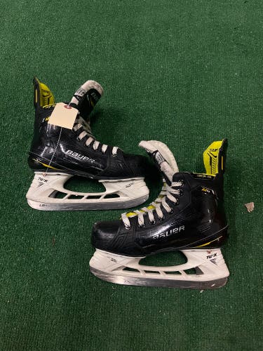 Intermediate Bauer Supreme M4 Hockey Skates Size 4.5 (Used)