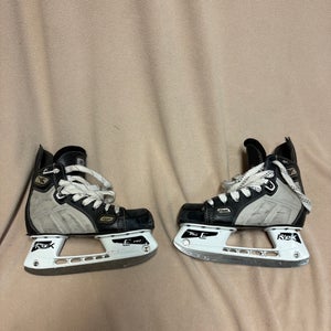 Reebok 4K Hockey Skates Size 3.5 (Used)