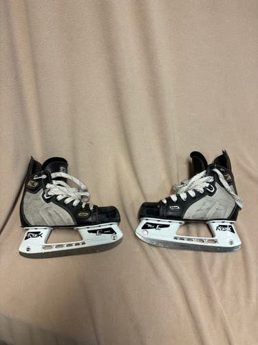 Reebok 4K Hockey Skates Size 3.5 (Used)