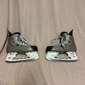 Bauer Vapor XXXX Hockey Skates Extra Wide Width Size 2.5 (Used)