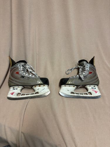 Bauer Vapor XXXX Hockey Skates Extra Wide Width Size 2.5 (Used)