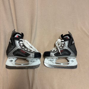 Easton SE10 Hockey Skates 11 (Used)