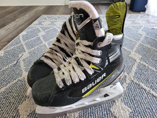 Bauer Vapor X4 Hockey Skates Extra Wide Width Size 2.5 (Used)