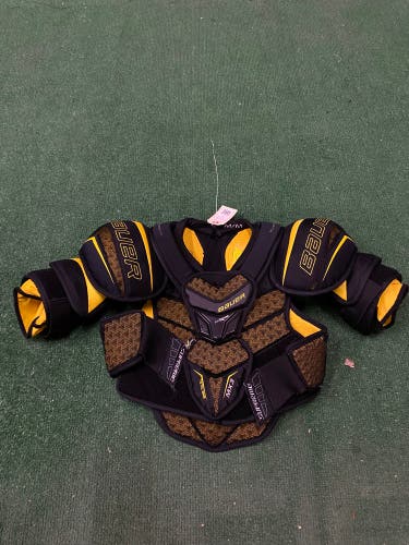 Medium Senior Bauer Supreme TotalOne MX3 Shoulder Pads (Used)