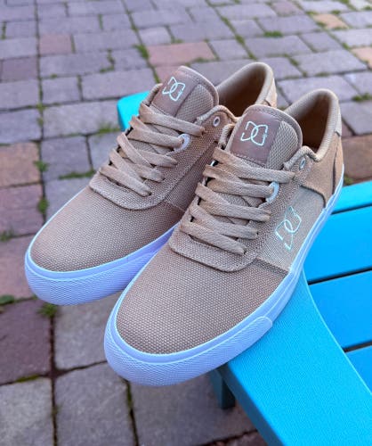 Mens DC Teknic TX SE Skateboarding Sneakers - (Tan) US Size 11 - New Without Box