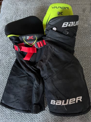 Junior Small Bauer Vapor 2X Hockey Pants (Used)