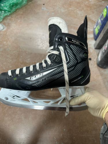 CCM Ribcor Hockey Skates Extra Wide Width 9 (Used)