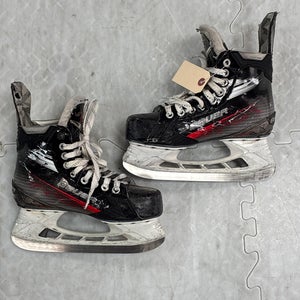 Intermediate Bauer Vapor X3 Hockey Skates Regular Width Size 5.5 (Used)