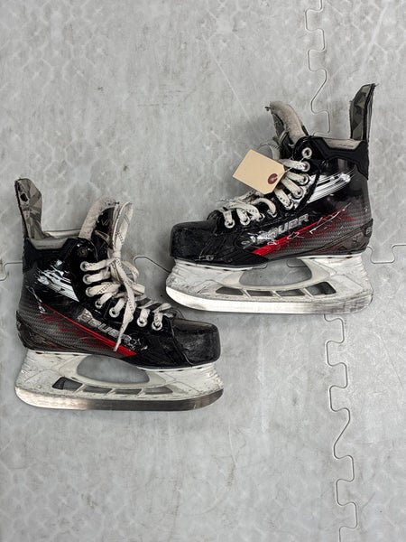 Intermediate Bauer Vapor X3 Hockey Skates Regular Width Size 5.5 (Used)