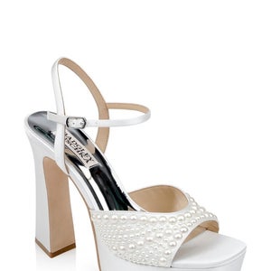 Badgley Mischka Bryleigh MP7421 Sandals Womens 10 White Satin Block Heel GAL2105