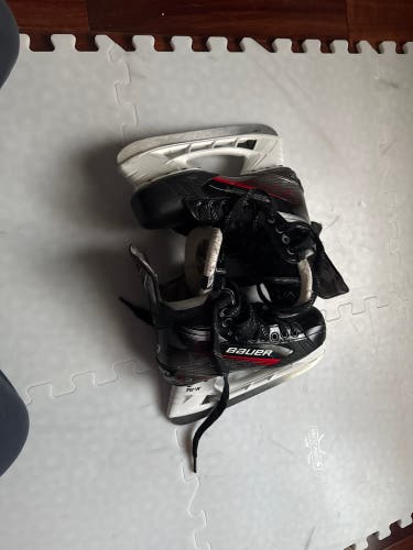 2021 Bauer Vapor 3X Hockey Skates Regular Width 6.5 (Used)