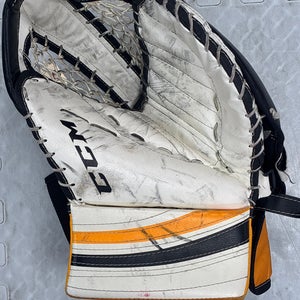 Senior CCM Extreme Flex 400 Goalie Catcher I Regular